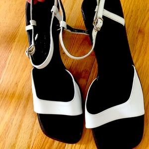 Ann Taylor white leather 2 strap sandals size 8